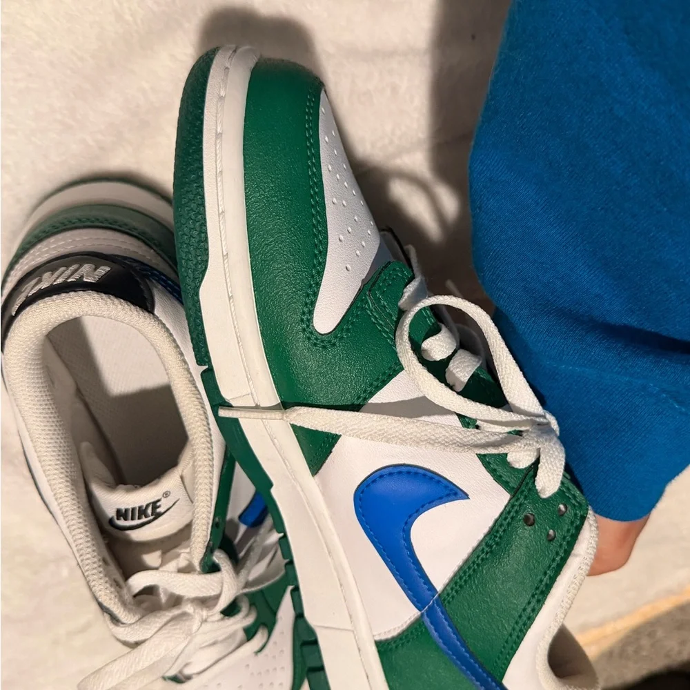 Nike Kids Sneakers in Green and Blue - Picture 3 of 3